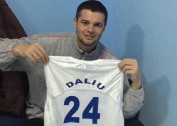 Shpulla e grushte arbitrit të ndeshjes derisa sa e shtrin në tokë, arrestohet basketbollisti i Tiranës