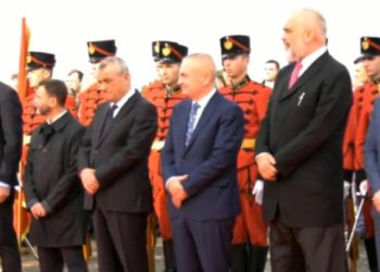 VIDEO / Rama dhe Meta bëhen bashkë në homazhet për 29 Nëntorin