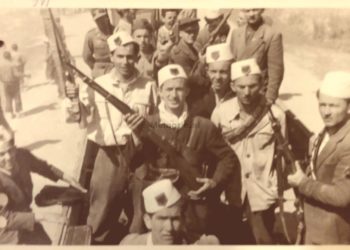 FOTOT/ Disa nga imazhet e Ballit Kombëtar që u mbajtën sekret për 45 vjet në arkivin e ish-Komitetit Qëndror të PPSH-së