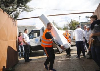 Punonjësit e Ujësjellësit në Tiranë, ndihma për familjet e prekura nga tërmeti