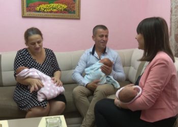 Të marrësh kredi për të bërë fëmijë, historia emocionuese e çiftit që u bënë prindër pas 15 vitesh