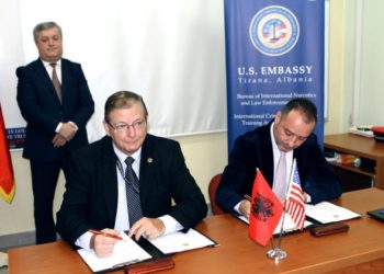 Aplikantët e Byrosë së Hetimit do kalojnë nga “makina e së vërtetës”, SHBA dhuron 5 paketa të kontrollit poligraf