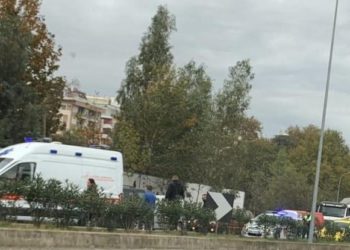 Makina përplas 65-vjeçaren në Tiranë teksa po kalonte rrugën, shoqërohet shoferi