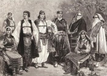 FOTO/ Revista “Le Monde Illustrae” tregon traditën e grave shqiptare me kostumet popullore