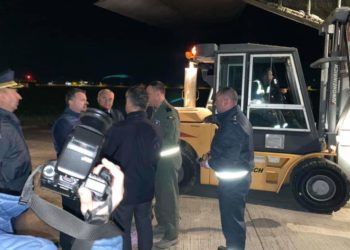 Gjendja e emergjencës/ Taulant Balla pret trupat rumune në Rinas. Mbërrijnë avionë edhe nga Turqia dhe Zvicra