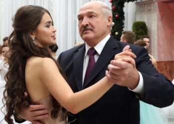 Nga miss në deputete, njihuni me të dashurën e diktatorit që u bë pjesë e Parlamentit (Foto)