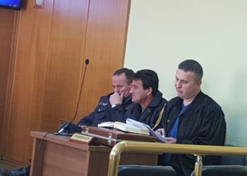 Polici që u arrestua, qau në gjyq: Jam bërë të vras veten, nuk kam lekë për ilaçet e vajzës