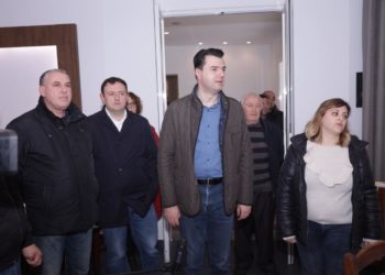 Elbasan/Basha viziton të strehuarit në hotelet e llixhave: Mirënjohje, kjo është Shqipëria e vërtetë