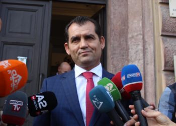 Muçi nuk njeh vendimin e KPA, paraqitet në zyrë, në Gjykatën Kushtetuese