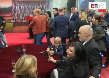 Ceremonia e hapjes, Rama shkon me familjen në “Air Albania Stadium”