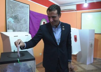 Veliaj voton për delegatët në PS: Parti që promovon më të mirët, sot qesh me ata që dje shanin stadiumin, e sot kërkojnë bileta