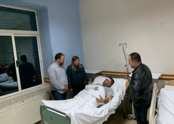 U plagos nga banorët e “Astirit”, Mazniku viziton në spital punonjësin e IKMT