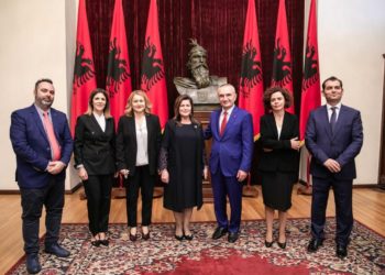 Meta “harron” të numërojë: Jam i lumtur! Nga sot nis funksionimi i Gjykatës Kushtetuese