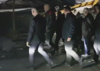 Tërmeti / Rama, shkon në Durrës, inspekton kërkimet nën rrënoja