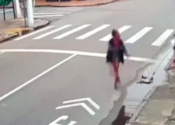 Video tronditëse, burri gjakftohtë vret me pistoletë gruan e pastrehë që i kërkoi 23 cent