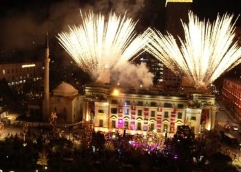 Tirana feston shpalljen “Kryeqyteti Europian i Rinisë 2022”, Veliaj: Treguam se jemi qytet europian