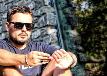 Fjalori banal i aktorit gjatë intervistës/: Është personazh me shumë b*le (Video)