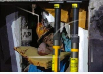 Foto ikonike e AP/Shqiptari që jetoi 17 orë nën rrënoja, por s’ia doli