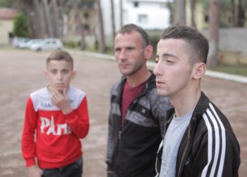 Reportazh-Pas tërmet/ Jemi të sigurt, por duam të rifillojmë punën dhe shkollën