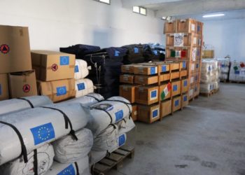 Arrestohen dy policë dhe një zjarrfikës, i çuan në shtëpi ndihmat për tërmetin