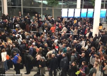 Tension në aeroportin e Amsterdamit, dyshohet se është marrë peng një avion me pasagjerë