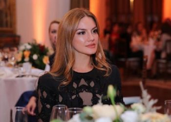 Ajola Xoxa replikon me komentuesit: Nuk mund ta shash bashkëshortin tim!