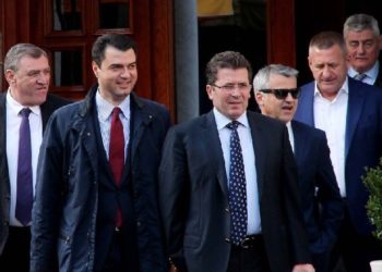 Ftesa e Metës për krizën, Basha me aleatët i shkojnë sot në orën 09:00 në Presidencë