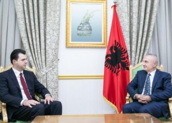 Meta ftesë Bashës e gjithë krerëve të opozitës: Situatë dramatike, ejani sa më shpejt në takim