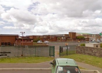 U pushua nga puna për seks me dy djem, drejtori i shkollës kompensohet me 800 mijë euro