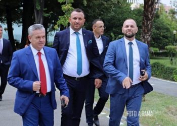 Propozim tjetër nga opozita parlamentare: Të ndahet me ligj drejtimi i shtetit nga ish-komunistët