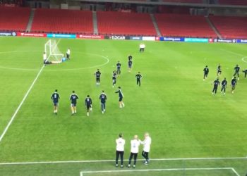 VIDEOLAJM/ Ekipi francez zbret për herë të parë në fushën e stadiumit të ri