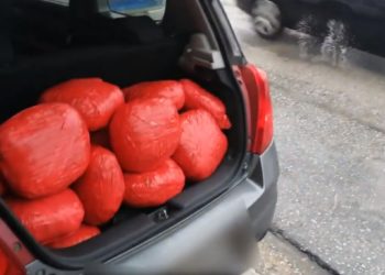 Kishin mbushur makinën plot me kanabis, dy të arrestuar në kufirin greko-shqiptar