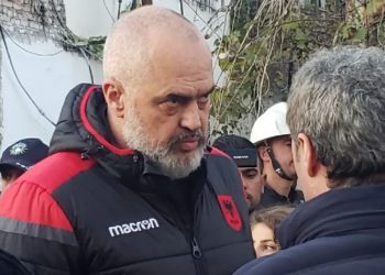 Banorët: Njerëzit janë në dhe! Rama në Thumanë: Kush është ende gjallë në rrënoja do të shpëtojë