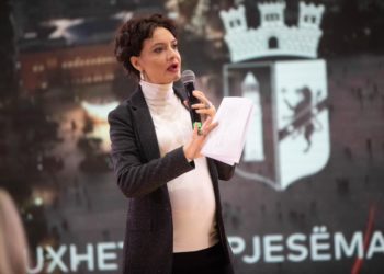 FOTO / Ministrja Spiropali tregon barkun e rrumbullakosur