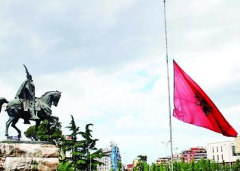 Reflektim për ditën e Flamurit në gjysmë shtizë