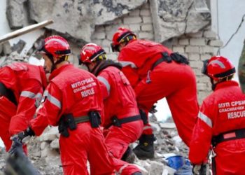 Mesazhi i fortë i gazetarit grek: Sot jemi të gjithë shqiptarë, nuk ka kufi në dhimbje