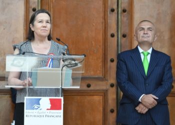 Ambasadorja e Francës i përgjigjet Metës: Nuk njoh ndonjë vagabond mes ambasadorëve, ”Venecia” mund të ndërhyjë për ngërçin kushtetues