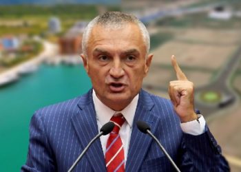 Sot Kaligula do pyeste: Përse mos ta zëvendësojmë Metën me një kalë?