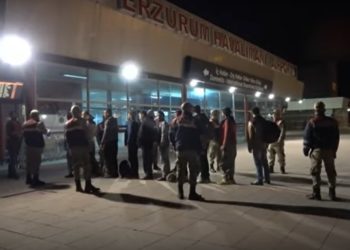 Turqia nis riatdhësimin e ish-luftëtarëve të ISIS, i pari ishte një shtetas amerikan