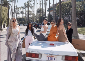 VIDEO+FOTO/ Fansat kritikojnë Kylie Jenner, filmonte veten ndërsa drejtonte “Bugatti”-n 3 mln dollarë në rrugët e Los Angeles