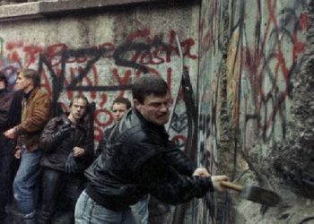 Kur gjermanët bënin historinë, ne bënim mitingje solidariteti