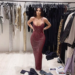 FOTO/ Kim Kardashian “tërbon” fansat, tregon format me një fustan “Versace”