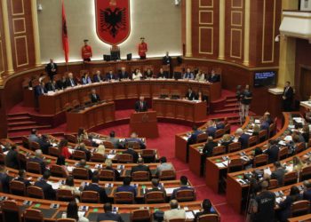 Opozita e re bashkon votat me maxhorancën/ Elsa Toska dhe Fjona Papajorgji, dy anëtaret e reja të Gjykatës Kushtetuese