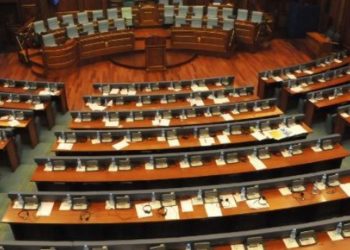Ndryshon “harta” e fituesve të zgjedhjeve në Kosovë, Vetëvendosjes i “hiqen” disa deputetë