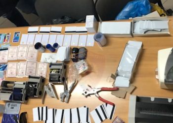 Zbulohet “laboratori” i falsifikimit të dokumenteve, tre të prangosur në Tiranë dhe Durrës