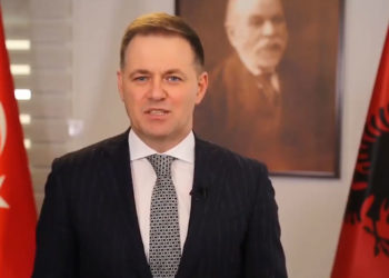Meta firmos dekretin, liron nga detyra ambasadorin shqiptar në Turqi