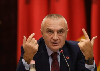 Ngërçi në Kushtetuese/ Meta përsëri konferencë të jashtëzakonshme