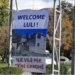 FOTO/ “Welcome Luli, një vilë për ty në Dardhë”, Të rinjtë e Korçës ironizojnë Bashën