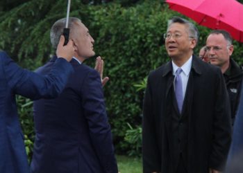 Presidenti Meta pretendon se ish-Ambasadori i SHBA-së në Tiranë, Donald Lu i ka kërkuar falje