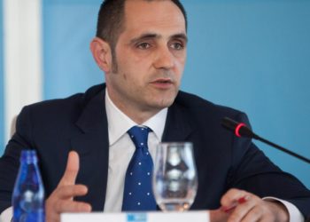 “Dërgoi dy inspektorë të merrnin rryshfet”, dorëhiqet ministri i Malit të Zi pas publikimit të videos